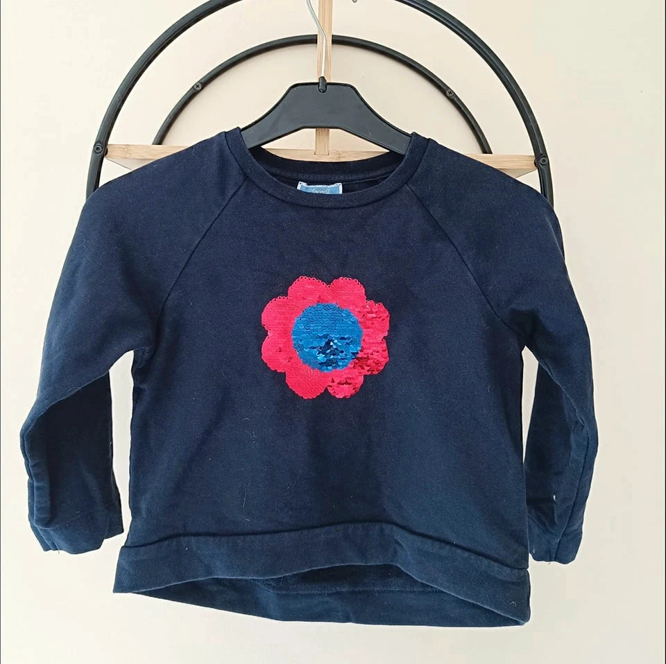 6 ans sweat Jacadi ( ne taille pas très grand)